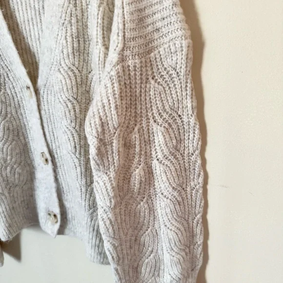 Abercrombie & Fitch Cable Knit Cardigan Sweater Medium - Picture 5 of 9